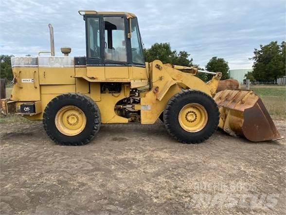 CAT 928F Колесни товарачи
