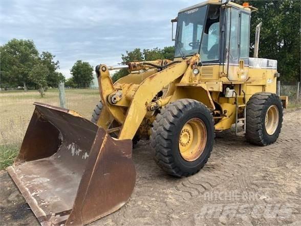 CAT 928F Колесни товарачи