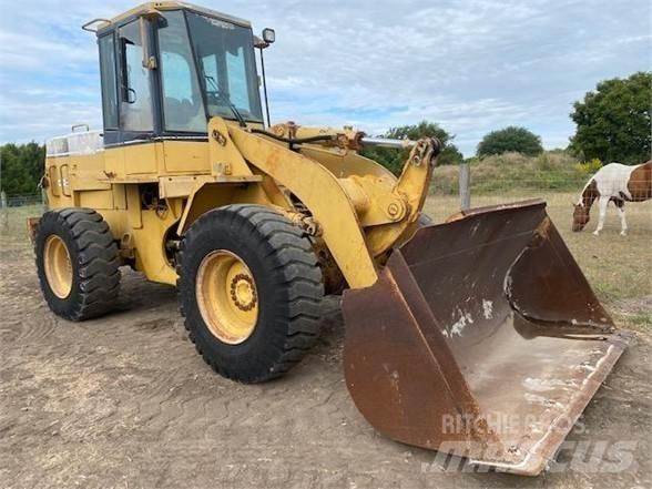 CAT 928F Колесни товарачи