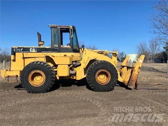 CAT 950F Колесни товарачи