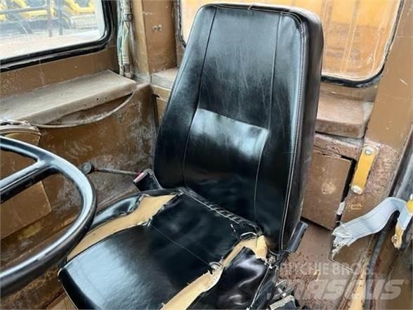CAT D25C Дъмпери/моторни превозни средства