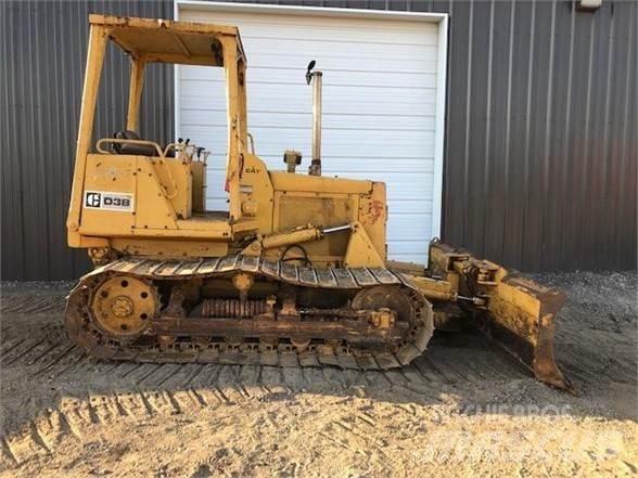 CAT D3B Верижни булдозери
