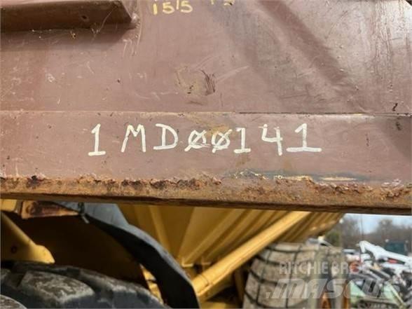 CAT D400 Дъмпери/моторни превозни средства