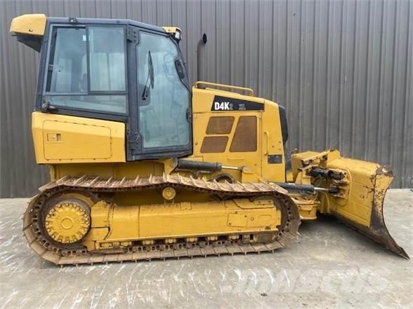 CAT D4K2 XL Верижни булдозери
