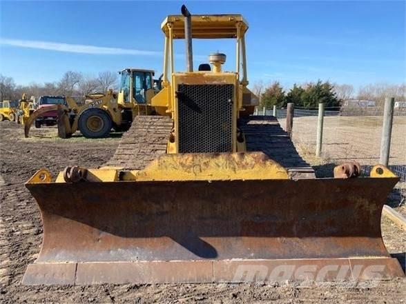 CAT D5M LGP Верижни булдозери
