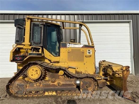 CAT D5M XL Верижни булдозери
