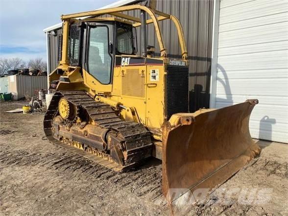 CAT D5M XL Верижни булдозери
