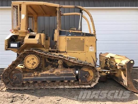 CAT D5M XL Верижни булдозери
