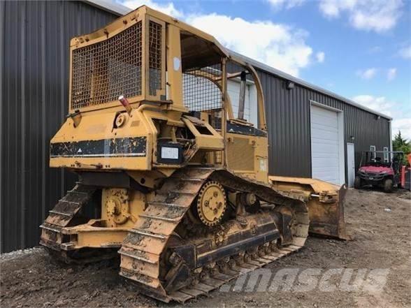 CAT D5M XL Верижни булдозери
