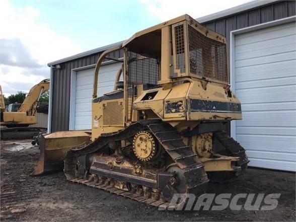 CAT D5M XL Верижни булдозери
