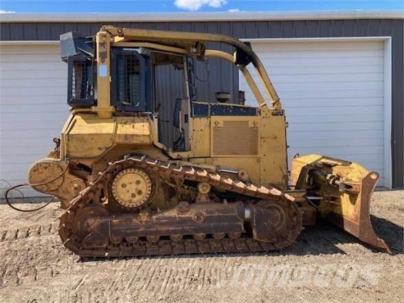 CAT D5M XL Верижни булдозери
