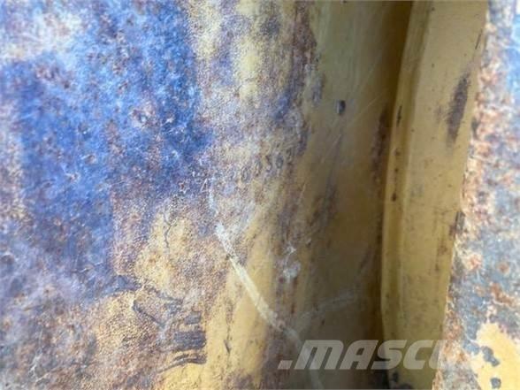 CAT D5M XL Верижни булдозери
