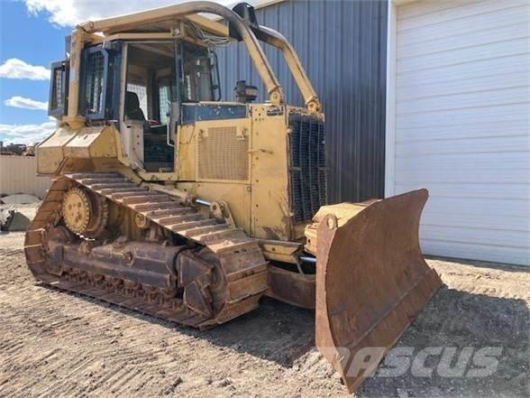 CAT D5M XL Верижни булдозери
