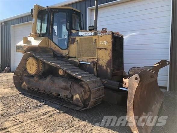 CAT D6M XL Верижни булдозери
