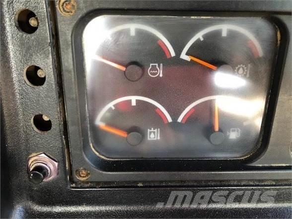 CAT D6M XL Верижни булдозери
