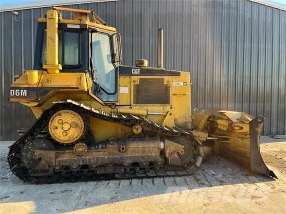 CAT D6M XL Верижни булдозери
