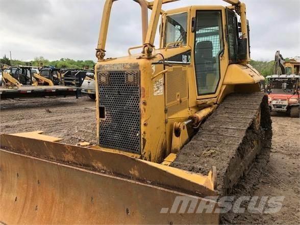 CAT D6N XL Верижни булдозери
