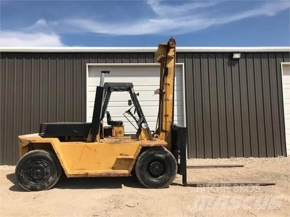 CAT V225B Дизелови камиони