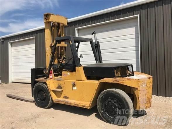 CAT V225B Дизелови камиони