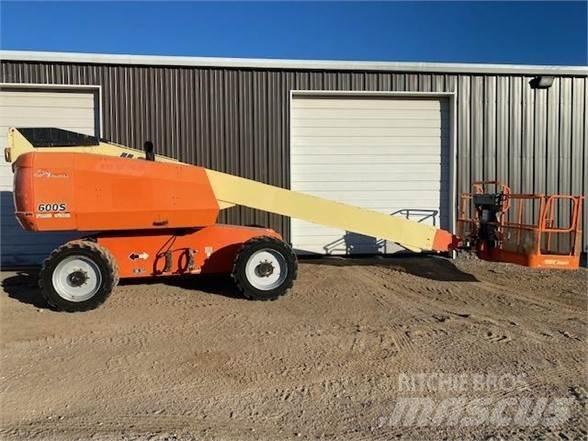 JLG 600S Телескопични повдигачи
