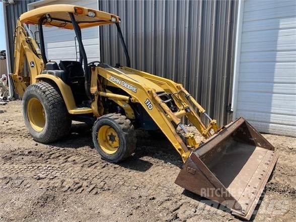 John Deere 110 Товарач със заден ексватор
