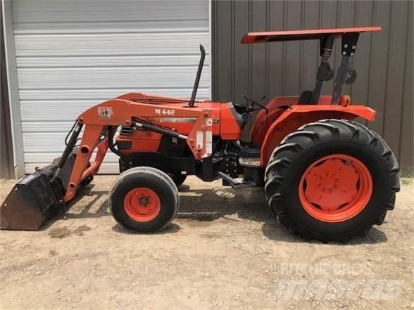 Kubota M9000 Трактори
