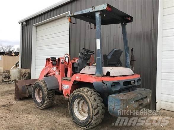 Kubota R420 Колесни товарачи