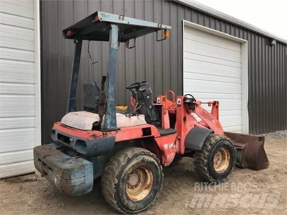 Kubota R420 Колесни товарачи