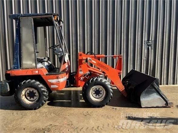 Kubota R420 Колесни товарачи