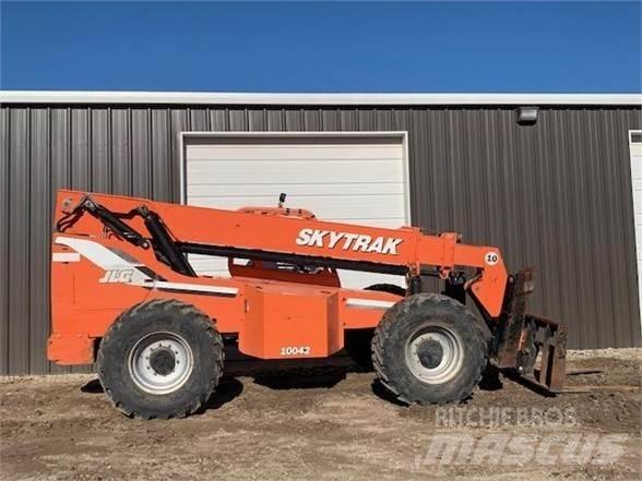 SkyTrak 10042 Телескопични товарачи