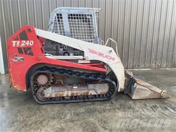 Takeuchi TL240 Мини товарачи
