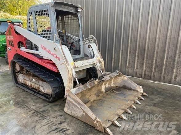 Takeuchi TL240 Мини товарачи
