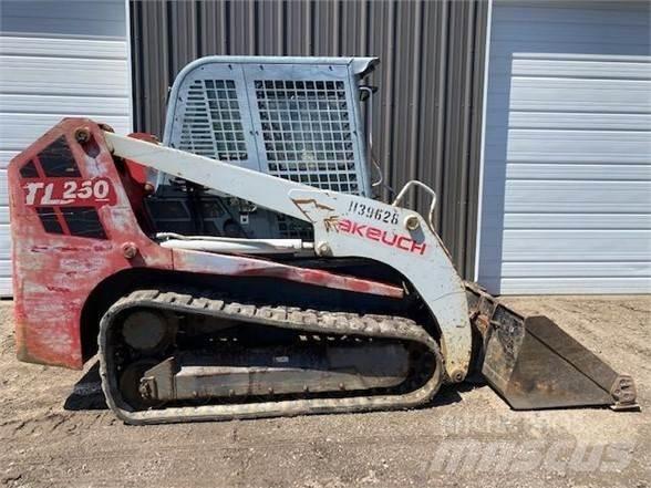 Takeuchi TL250 Мини товарачи
