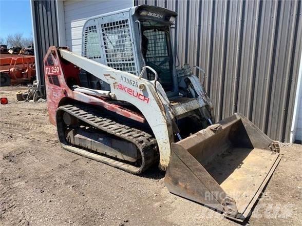 Takeuchi TL250 Мини товарачи
