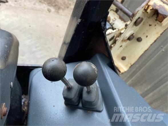 Terex TLB840R Товарач със заден ексватор