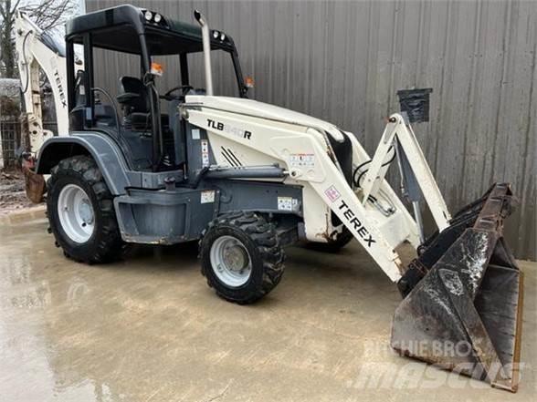Terex TLB840R Товарач със заден ексватор