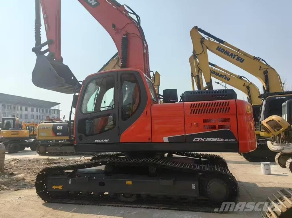 Doosan DX 225 LC Верижен екскаватор