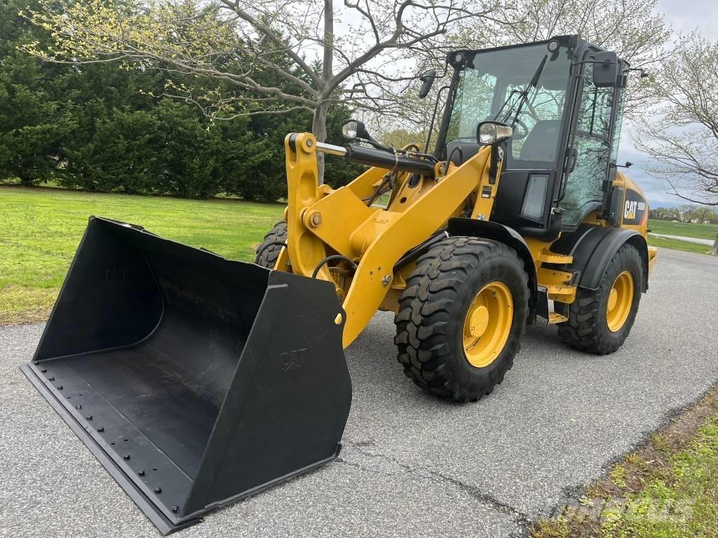 CAT 908M Колесни товарачи