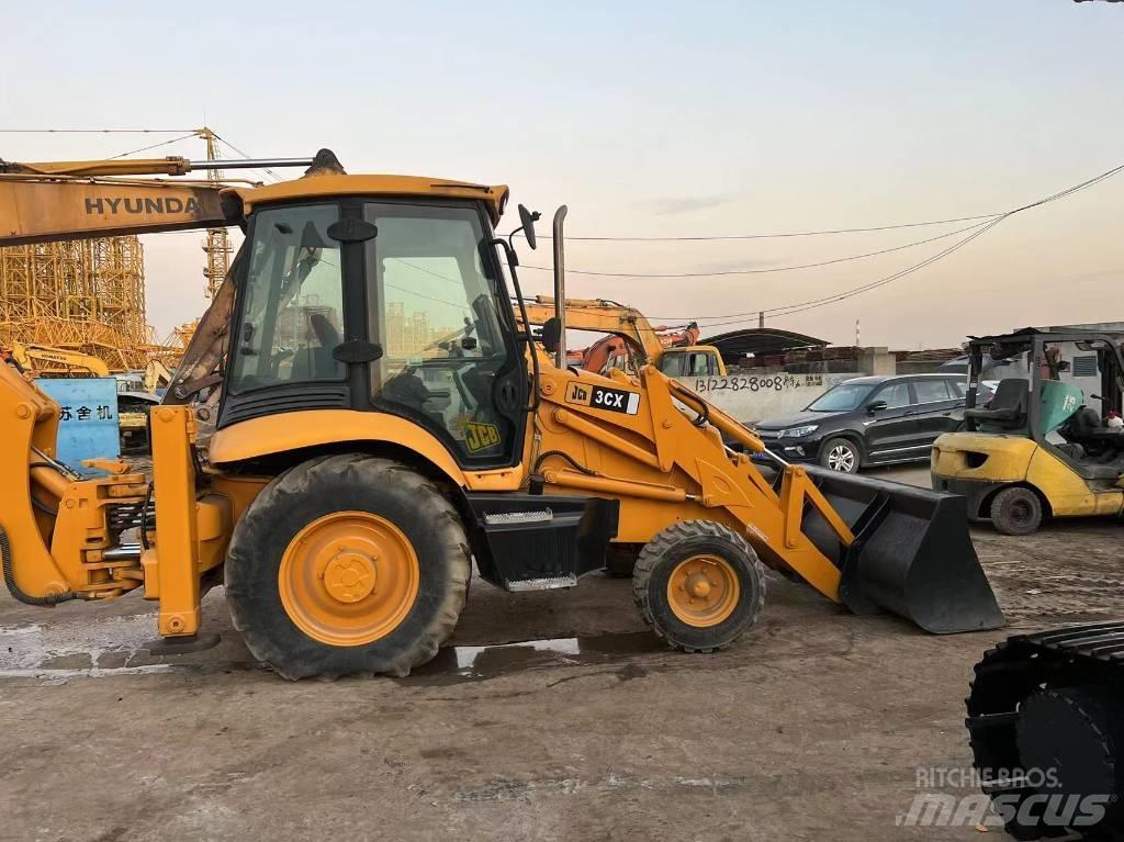 JCB 3CX Товарач със заден ексватор