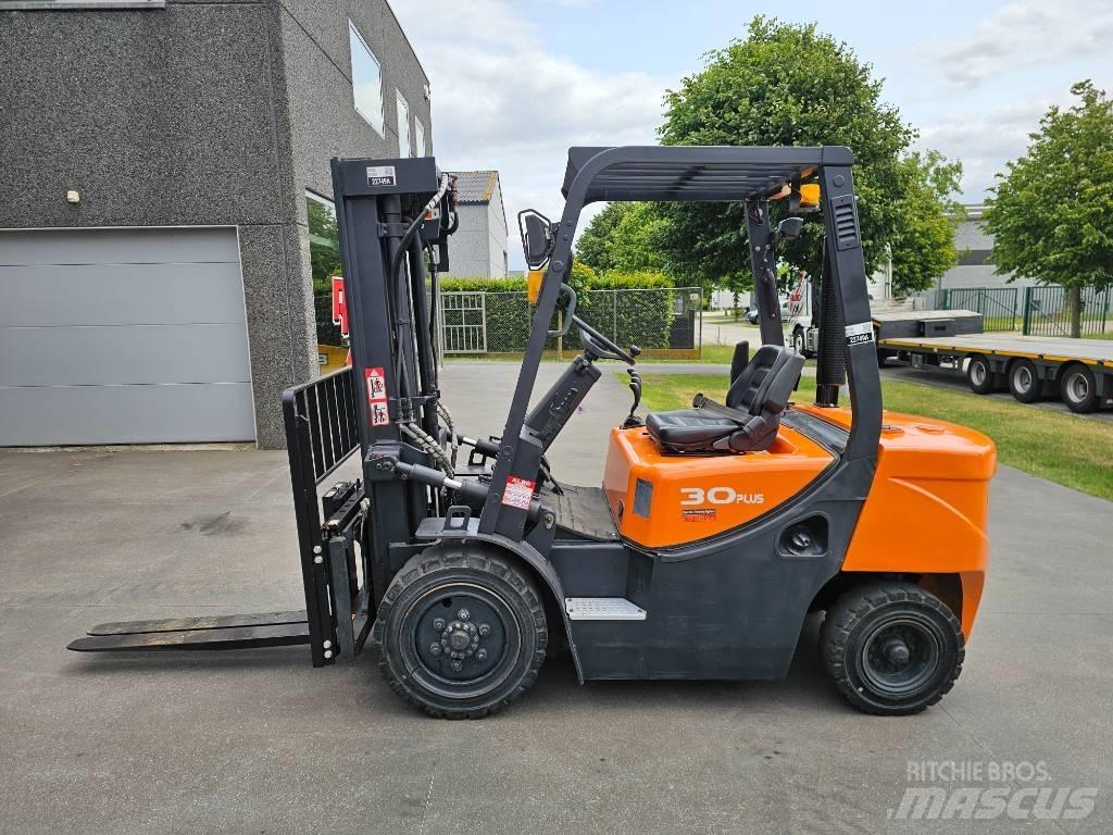 Doosan D 30 G Дизелови камиони