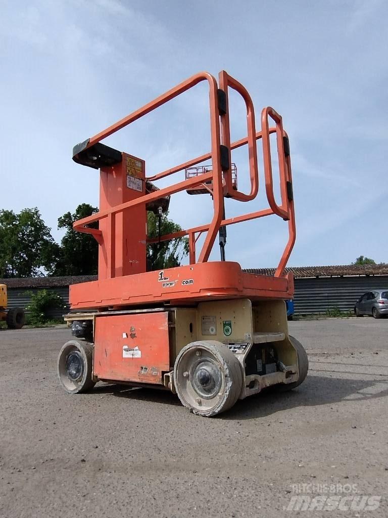 JLG 1230 ES Вертикални мачтови повдигачи
