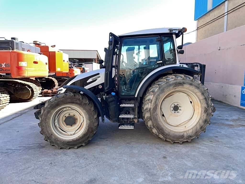 Valtra G115 Трактори