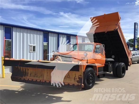 Ford F800 Разстилачки на пясък и сол
