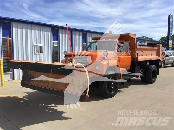 Ford F800 Разстилачки на пясък и сол