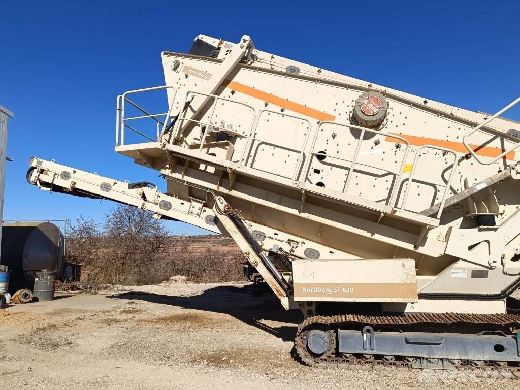 Metso NORDBERG ST620 Мобилни скрийнери
