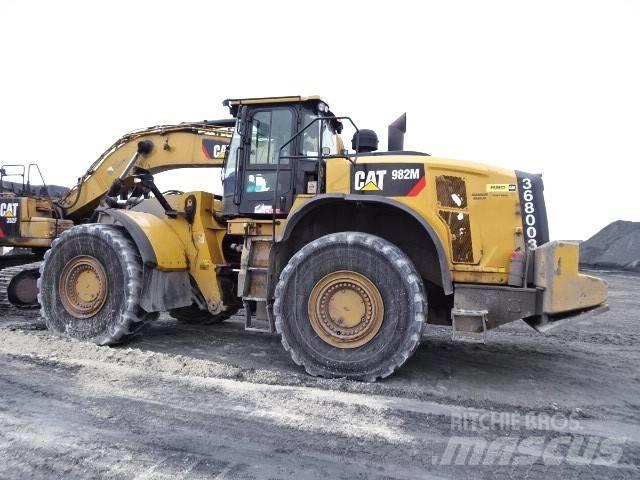 CAT 982 M Колесни товарачи
