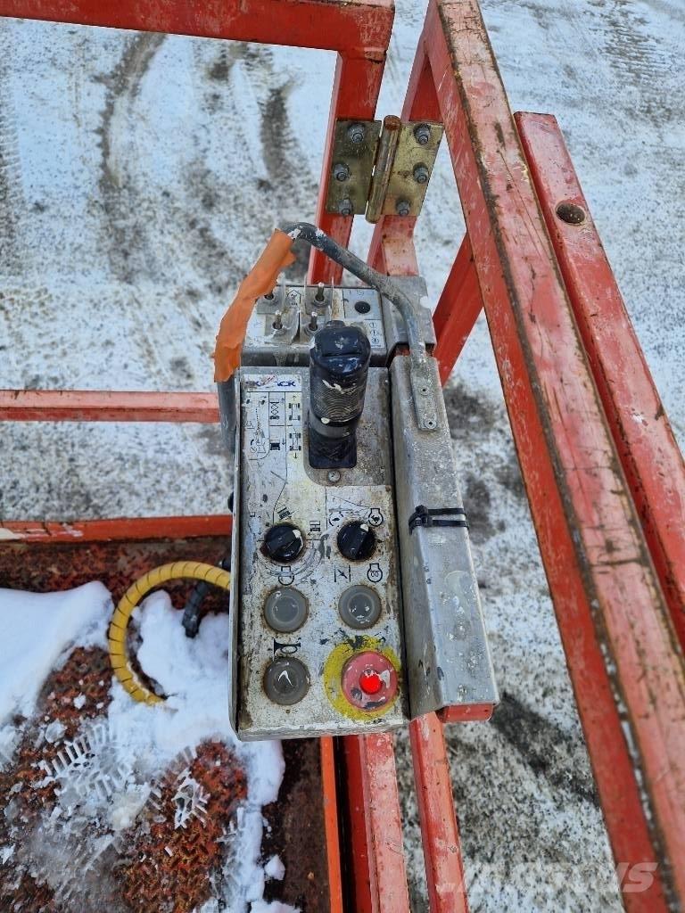 SkyJack SJ 6832 RT Ножични работни платформи