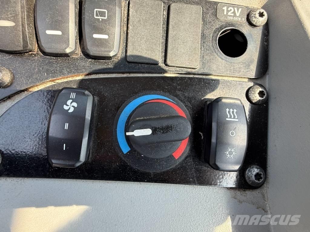 CAT 908 Колесни товарачи