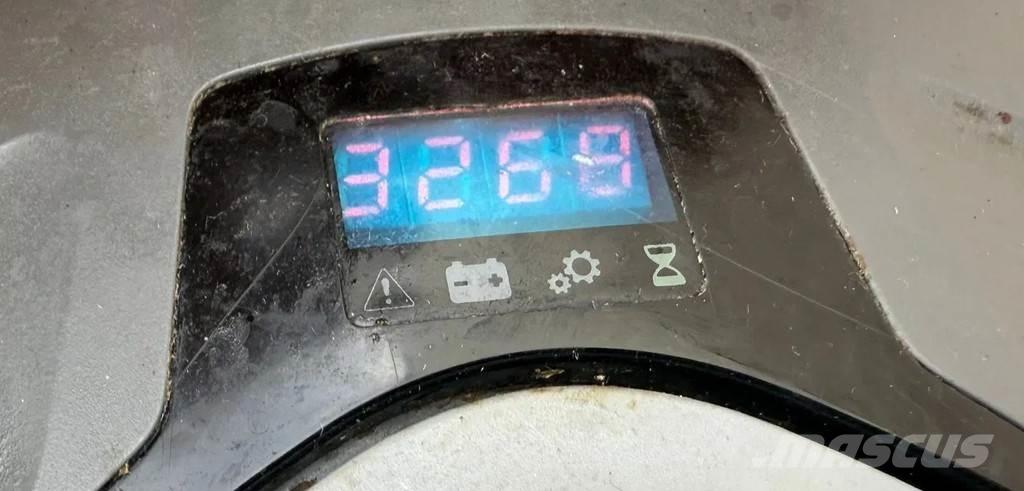 BT SWE200D Колички високоповдигачи с теглич