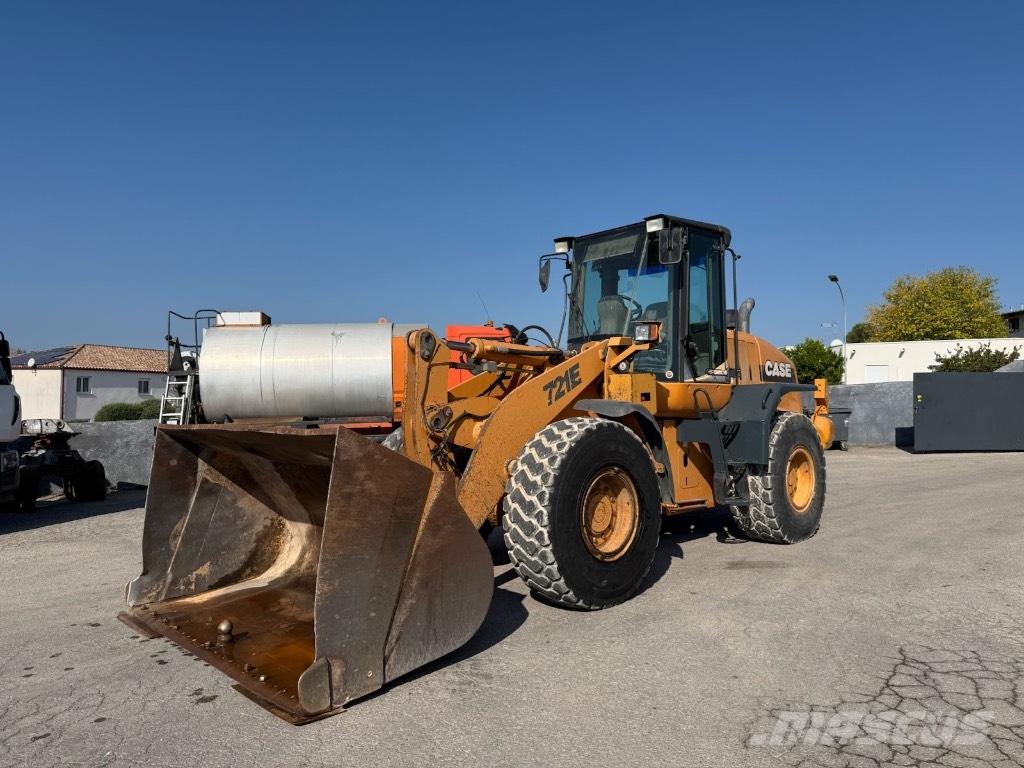 CASE 721 E Колесни товарачи